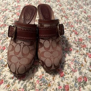 Coach clogs 10M in classic monogram.
